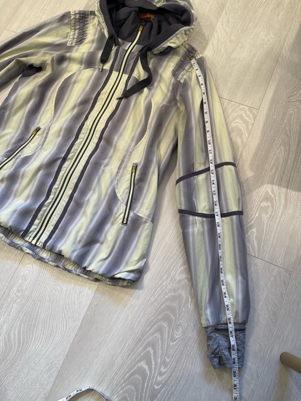 Lululemon Run Reflection Track & Field Jacket  Green Gray Stripes size 10 - Picture 10 of 15